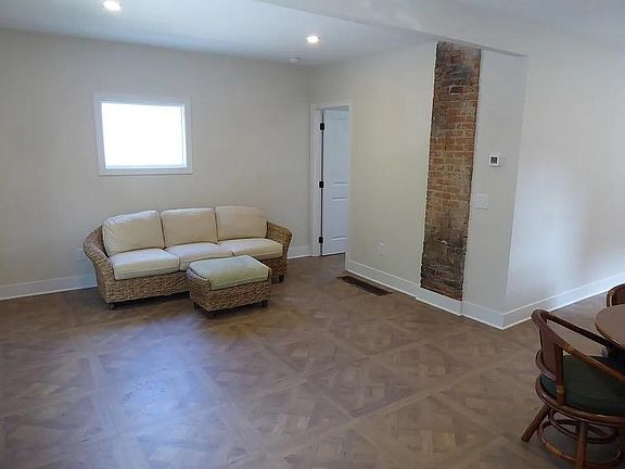 4th image of 2493 Thurman Ave Unit 1