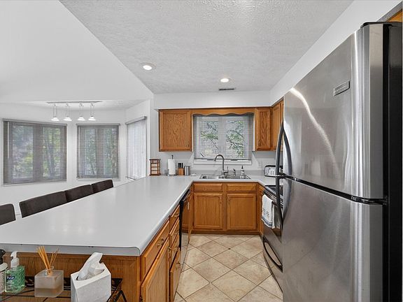 5th image of 9708 S Harbour Pointe Dr