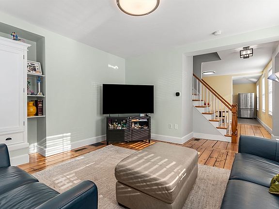 5th image of 52 Warren St