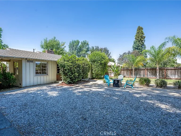 15744 Hart St — Photo 2