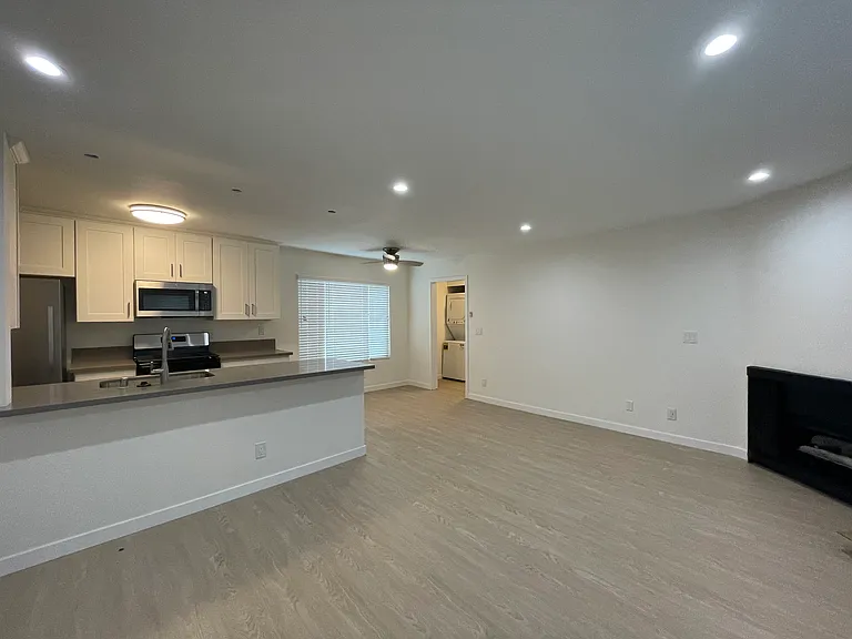 3762 Canfield Ave — Photo 7