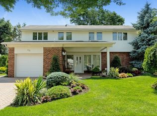 65 Keswick Ln, Plainview, NY 11803