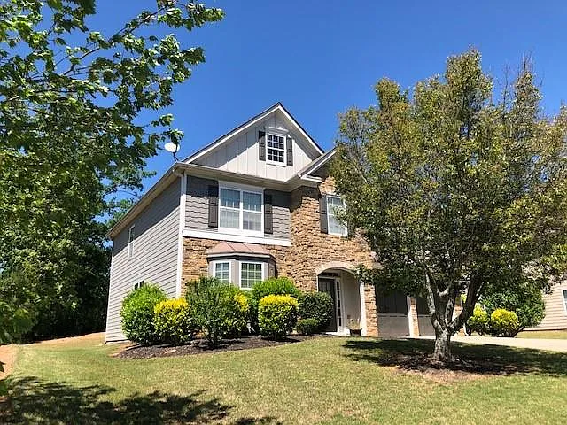 5 bed, 2.5 bath, 2934 sqft, $3,200 — Photo 2