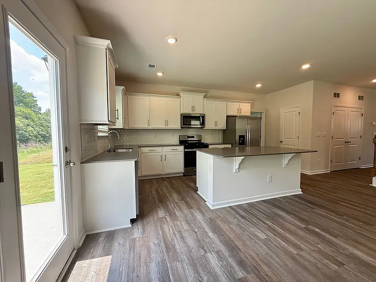1608 Secrest Commons Dr — Photo 6
