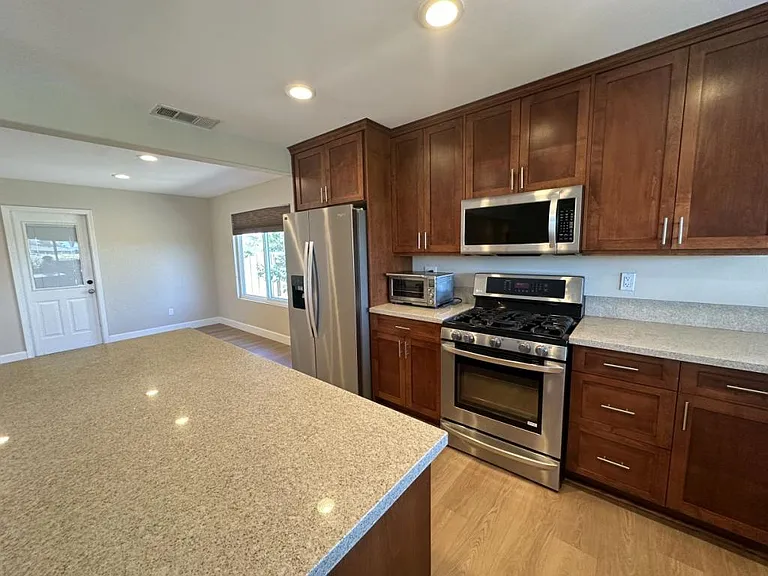 4636 Benhurst Ave — Photo 6