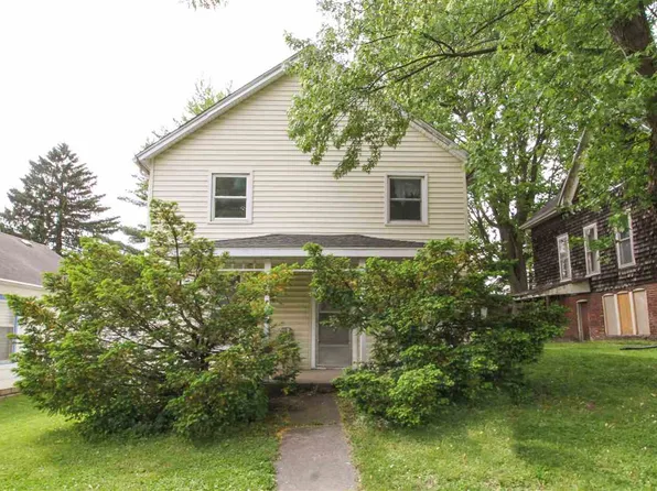 607 S McLean St, Lincoln, IL 62656