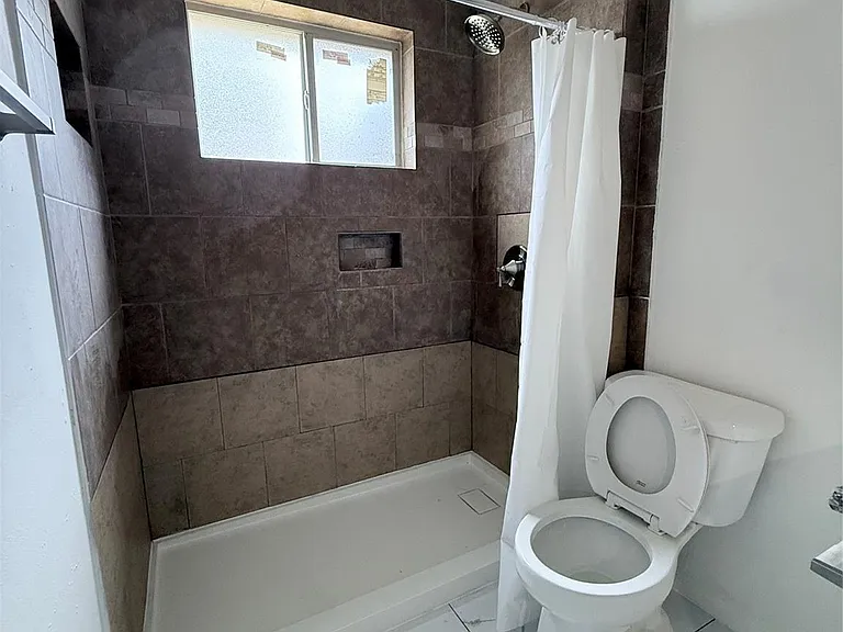 12214 Corona Ln — Photo 15