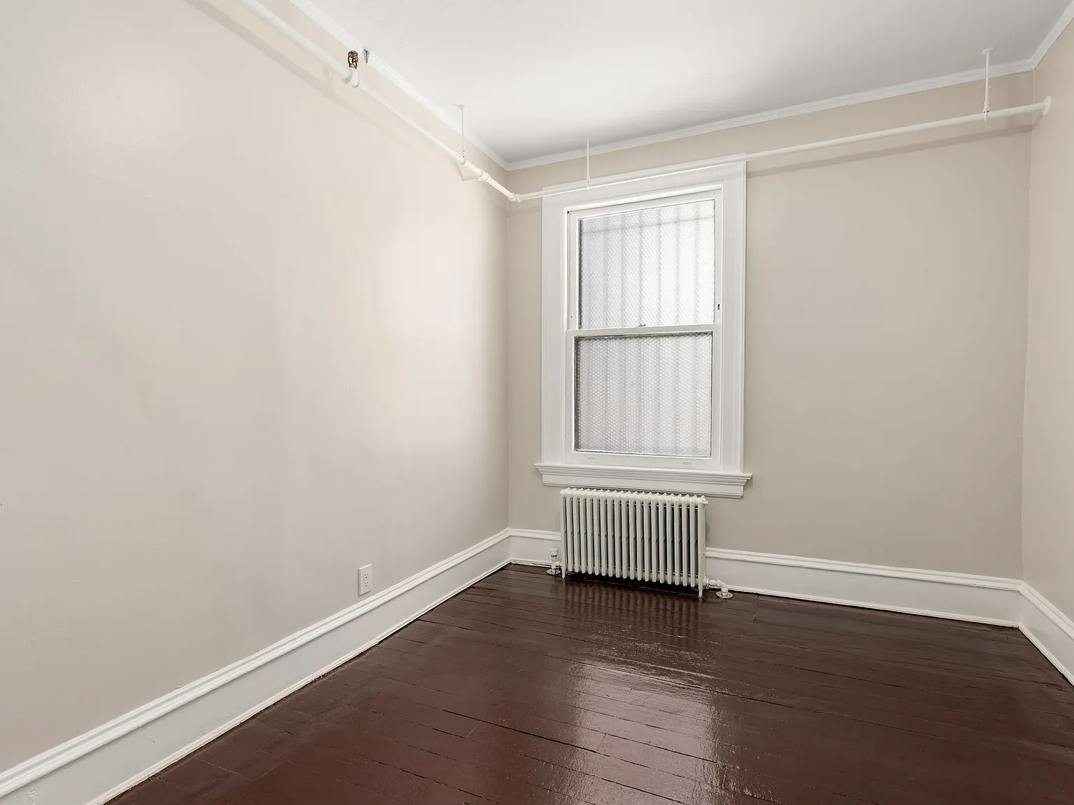 1 bed, 100 sqft, $1,100 — Photo 2