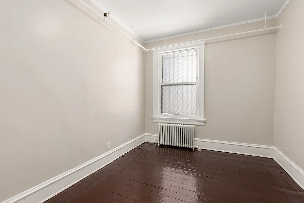 Photo 2 of 10 - 360 Farmington Ave #9 - Hartford, CT Building Photo - 360 Farmington Ave #9
