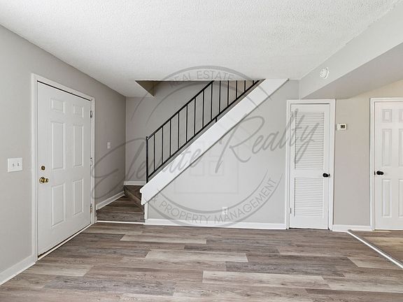 5th image of 2431 Woodale Ln
