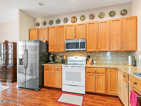 4th image of 485 MACKENZIE Circle
