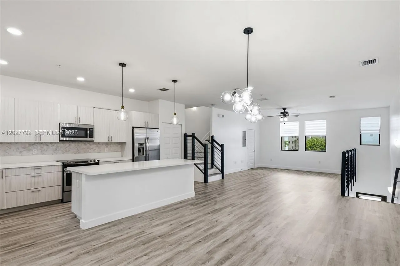 3 bed, 2.5 bath, 1517 sqft, $3,550 — Photo 1