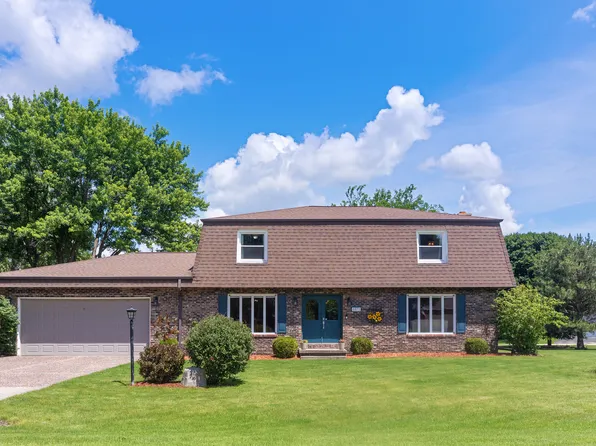 5573 S Beebe Dr, Rochelle, IL 61068