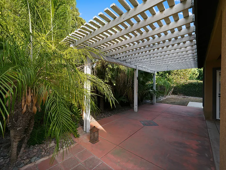 1728 Edmon Way — Photo 35