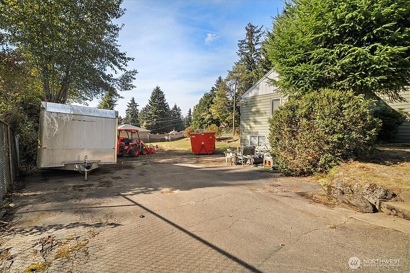 4th image of 12005 5th Avenue S