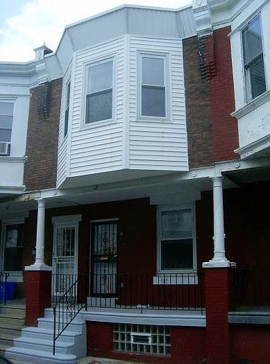 2nd image of 1338 N Hobart St