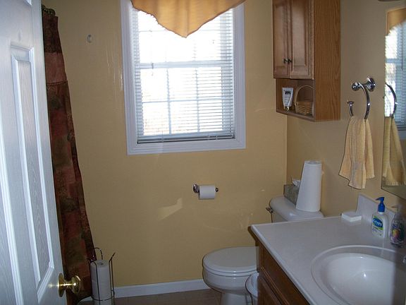 1st floor 1/2 bath