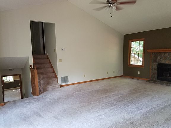 Liv Rm/Stairs to BR & Bonus 