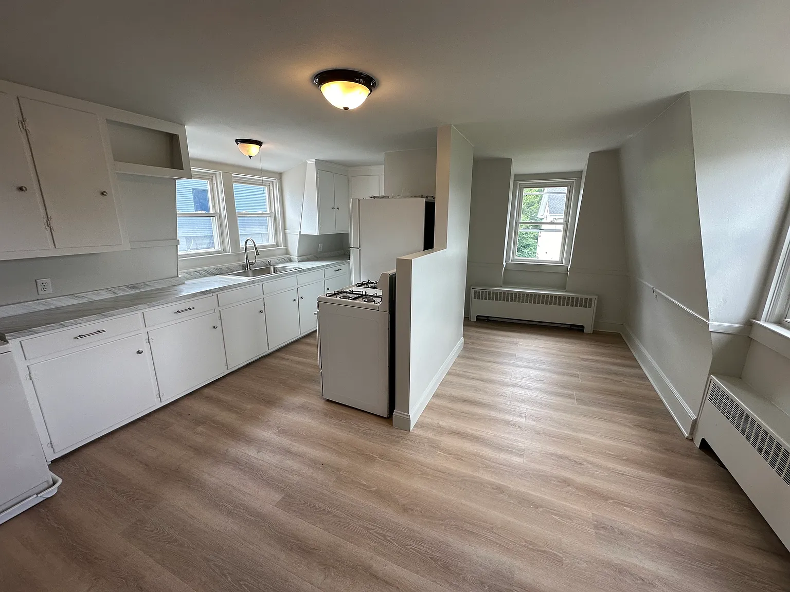 3 bed, 1400 sqft, $2,295 — Photo 1