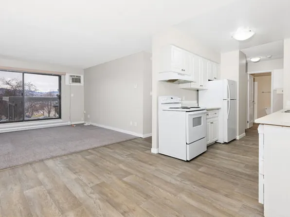 College Manor Apartments