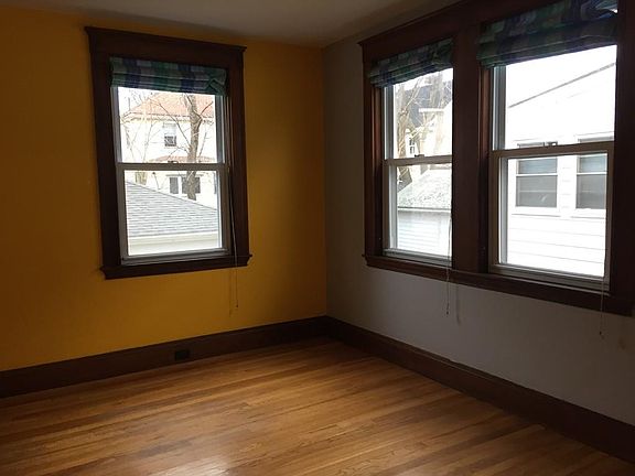 5th image of 160 Harriet Ave