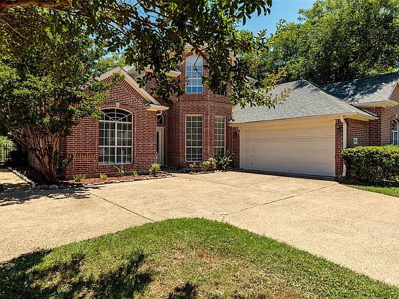 2nd image of 1009 Village Green Ct