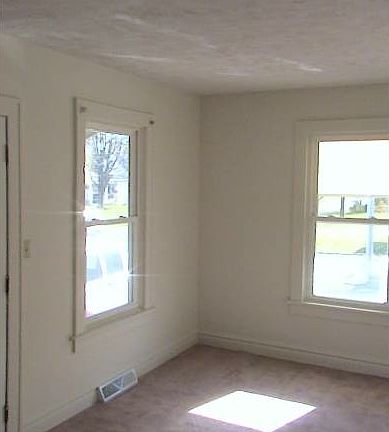 2nd image of 639 S Waverly St