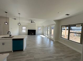 4728 W Triangle St, Fayetteville, AR 72704