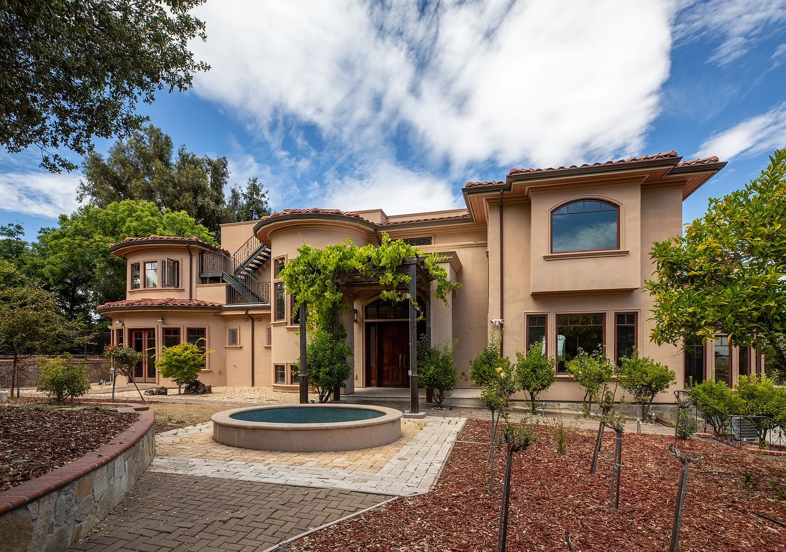 Amazing home, with incomparable views and privacy, but close in convenience! — Photo 2