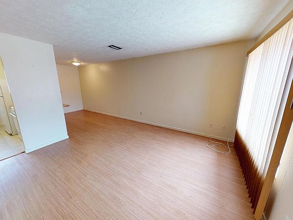 Entry / Kitchen & Dining Areas