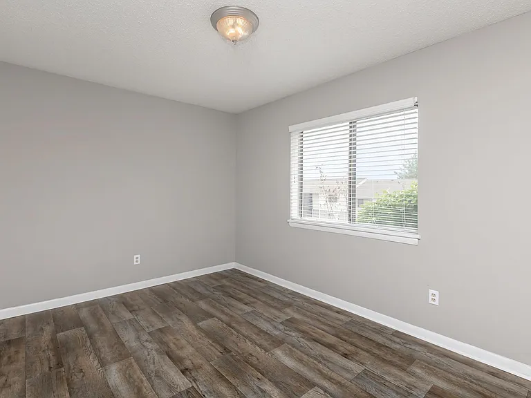 Hickory View Apartments — Photo 6