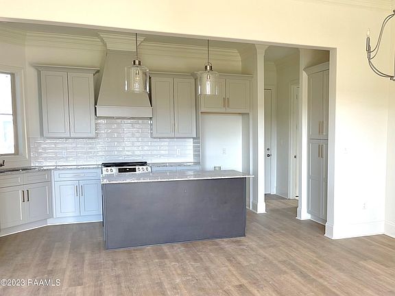 5th image of 220 Tennyson Dr