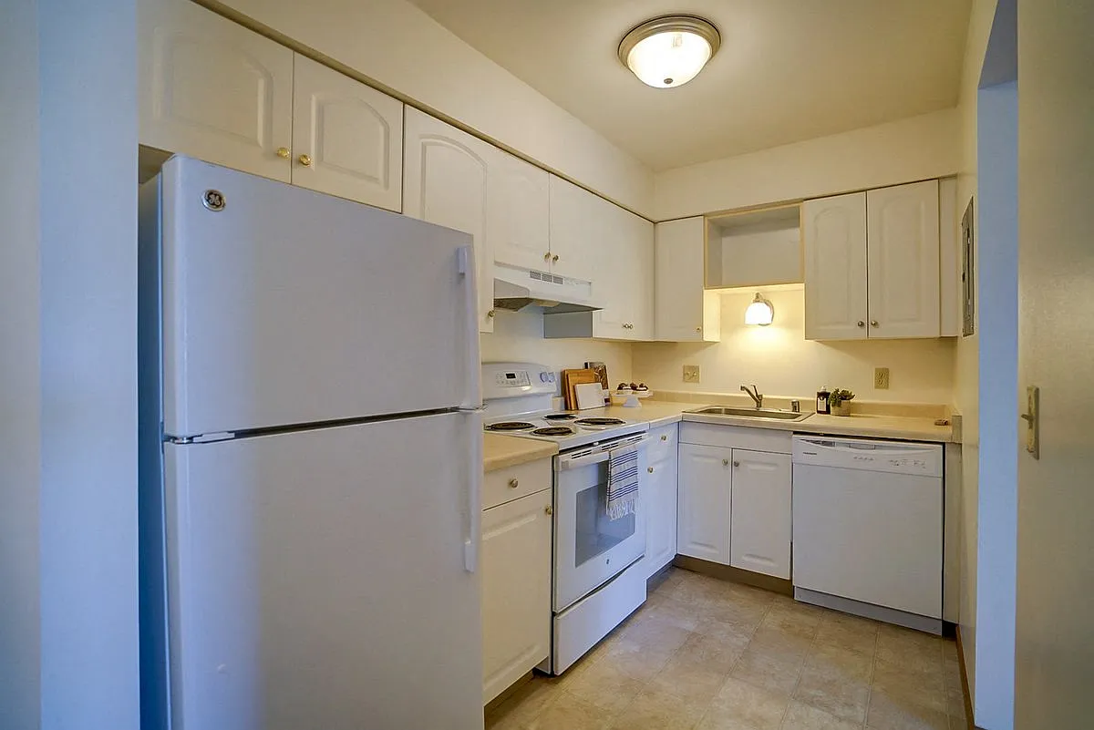 Guilford Apartments — Photo 3