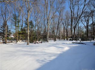 77 Woodridge Dr, New Canaan, CT 06840