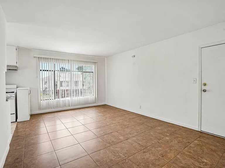 3867 Potomac Ave. — Photo 31
