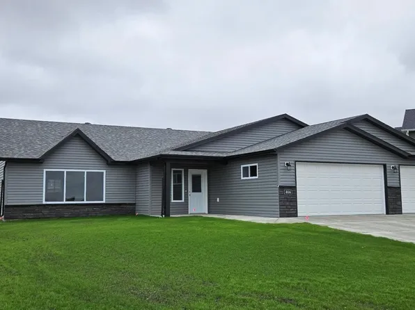 466 Skylane St, Kindred, ND 58051