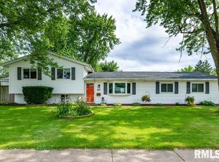 1513 Spruce Hills Dr, Bettendorf, IA