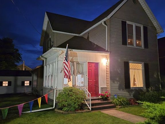 3rd image of 616 Elk St