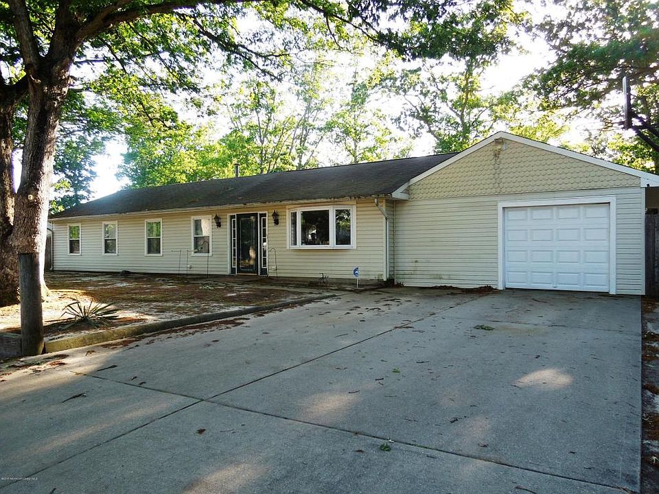 1st image of 556 Holly Village Ln
