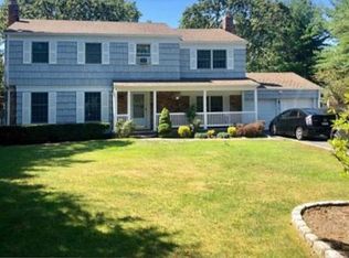 6 High Gate Ct, Smithtown, NY 11787