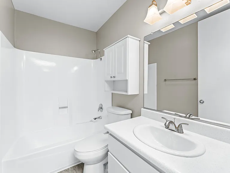 Mesa Pines Apartments — Photo 7