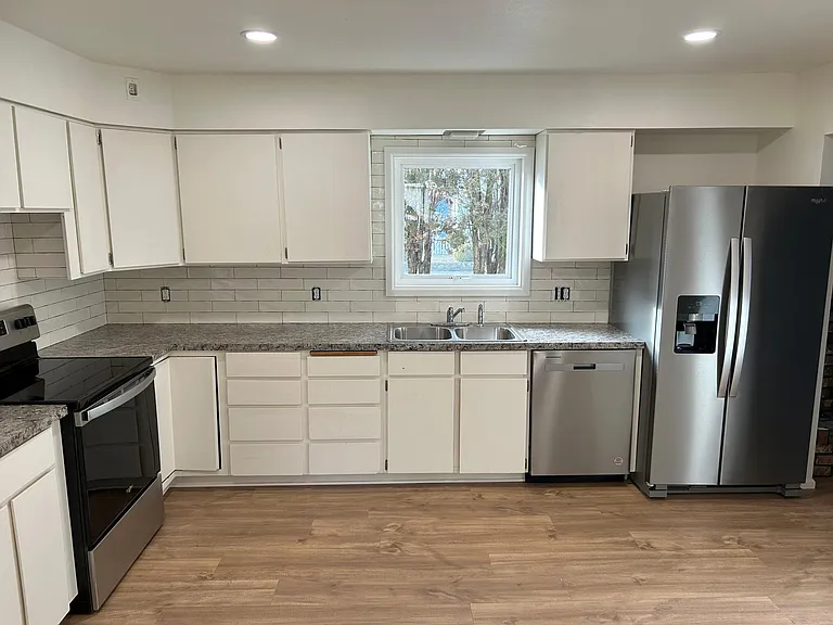 411 S Alder St — Photo 4