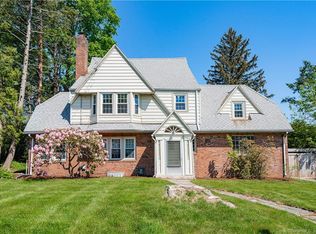 596 Park Rd, West Hartford, CT 06107