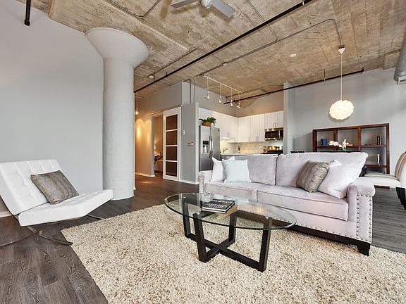 4th image of 1516 S Wabash Ave #305