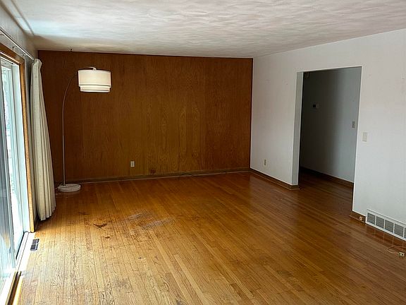 4th image of 2913 Harriman Ln