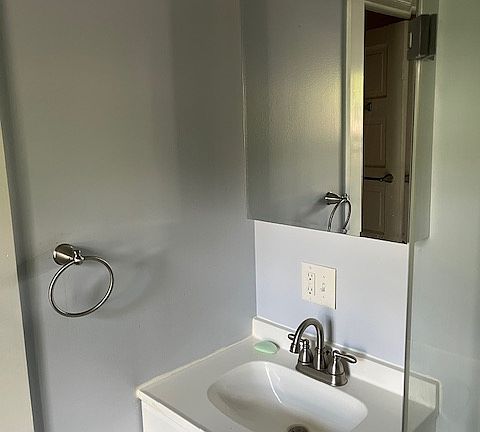 bathroom (3rd view)