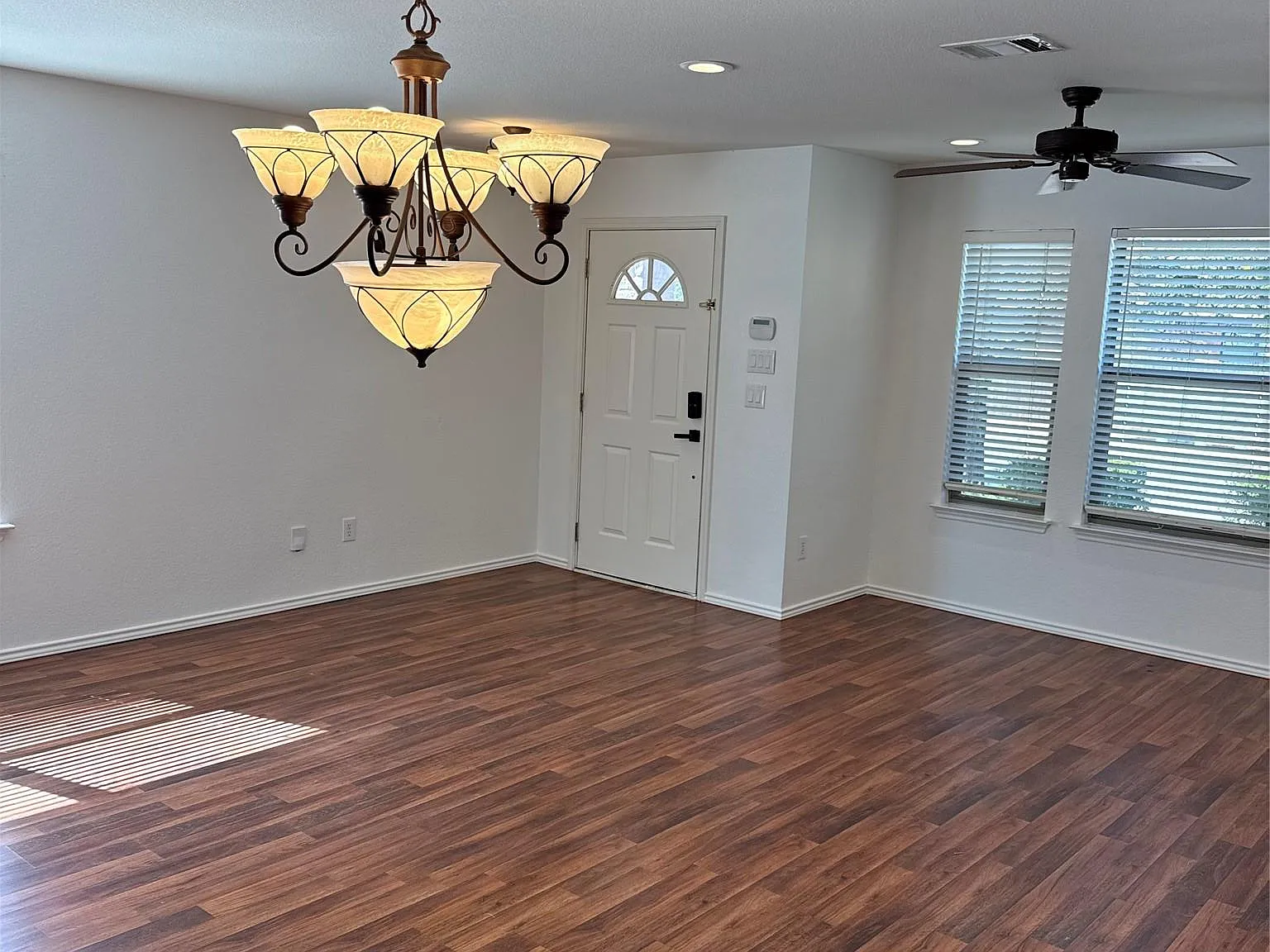 4 bed, 2.5 bath, 2691 sqft, $2,195 — Photo 2