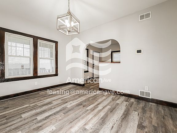 1301752_005_living_room_5.jpg