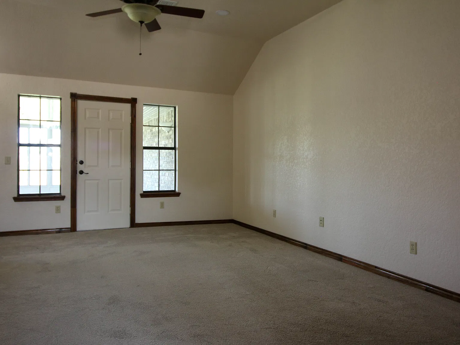 3 bed, 1321 sqft, $1,550 — Photo 3