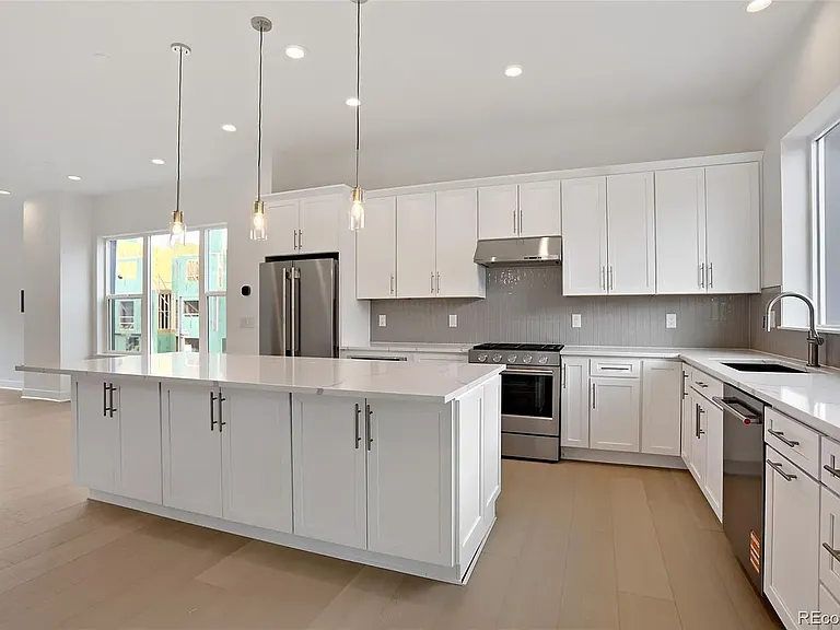 855 Superior Dr — Photo 6